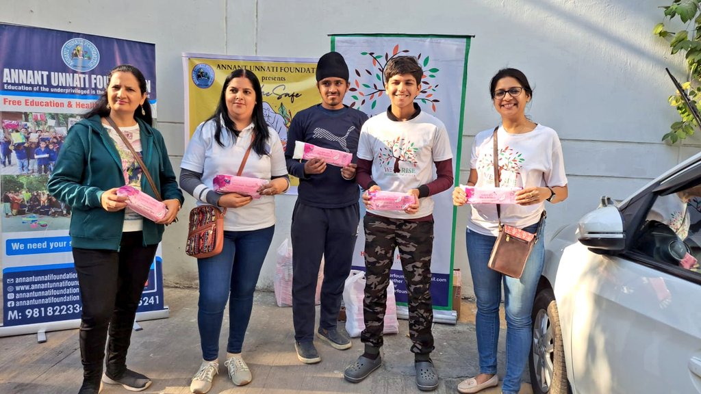 #SheHygiene 🩸#Drive31 @_WeRiseTogether team benefitted 148 women & girls who were practicing unhygienic #menstrual by providing them with eco-friendly #SanitaryPads Another Step To Help Those Who Need It The Most. @MinistryWCD @ErikSolheim @smritiirani @SDGaction @UNICEF @UN