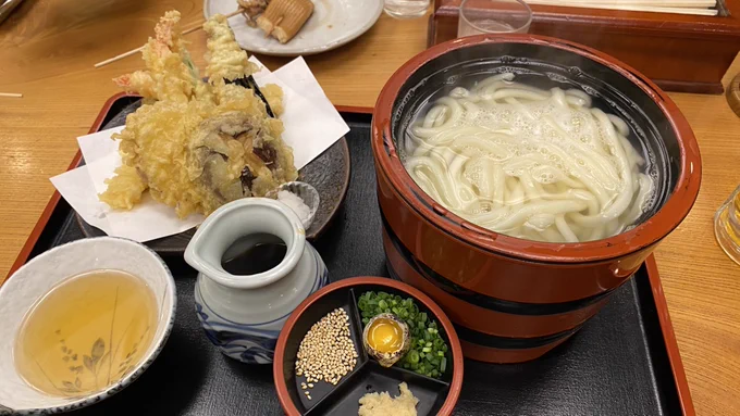 香川の最後に、うどんと一鶴の骨付鳥をいただきました。おいしかったです、香川! 