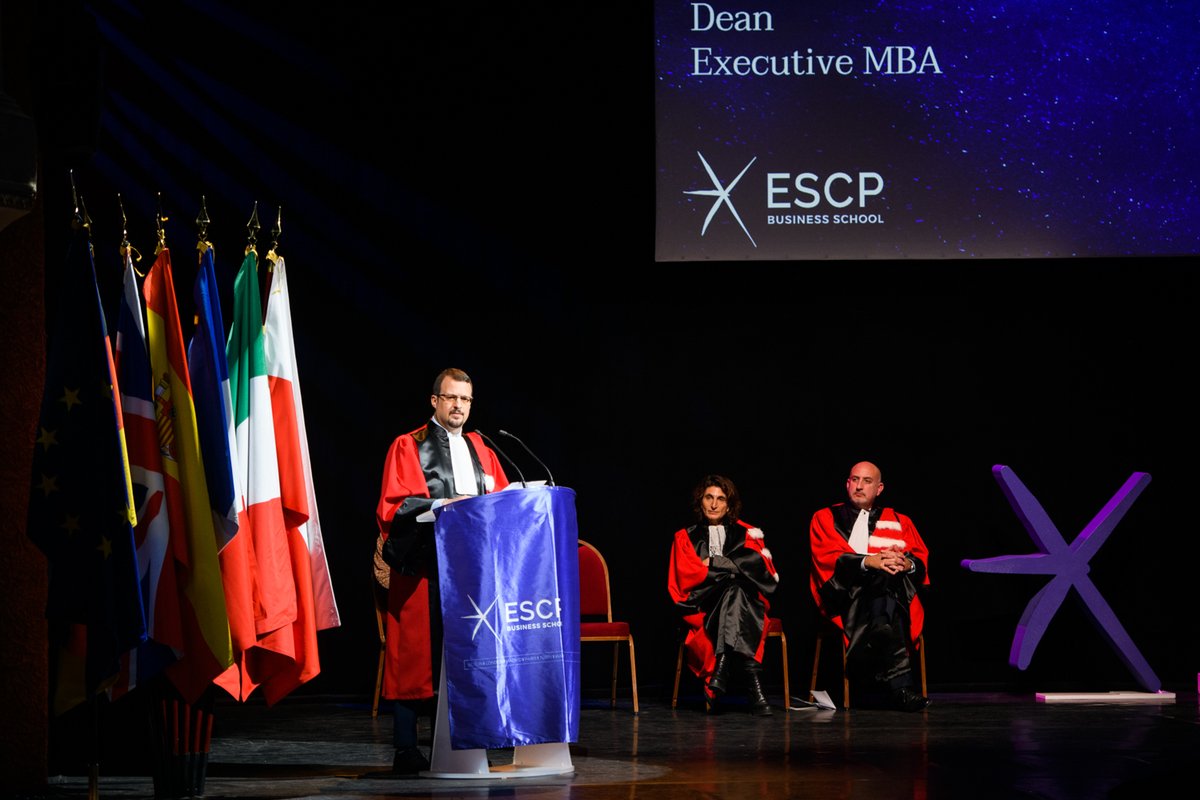 ESCP_bs's tweet photo. 🎓 It is with overwhelming pride that we congratulate the #ExecutiveMBA class of 2022, who celebrated their graduation this past Friday at the historic Théâtre Mogador in Paris.🎉 https://t.co/exalb8wgSk