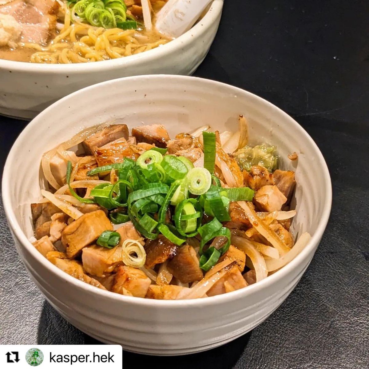 iitokomikke's tweet photo. 本日は「麺屋一馬」さん2日目です！

夕方とかにこの投稿見たら
ラーメンが恋しくなってしまいます🤤

きゃすぱさんの投稿は
写真が上手すぎますね！

あーーー！！！
ラーメン食べたーーーーい！！！笑 https://t.co/OhRMIahtaX