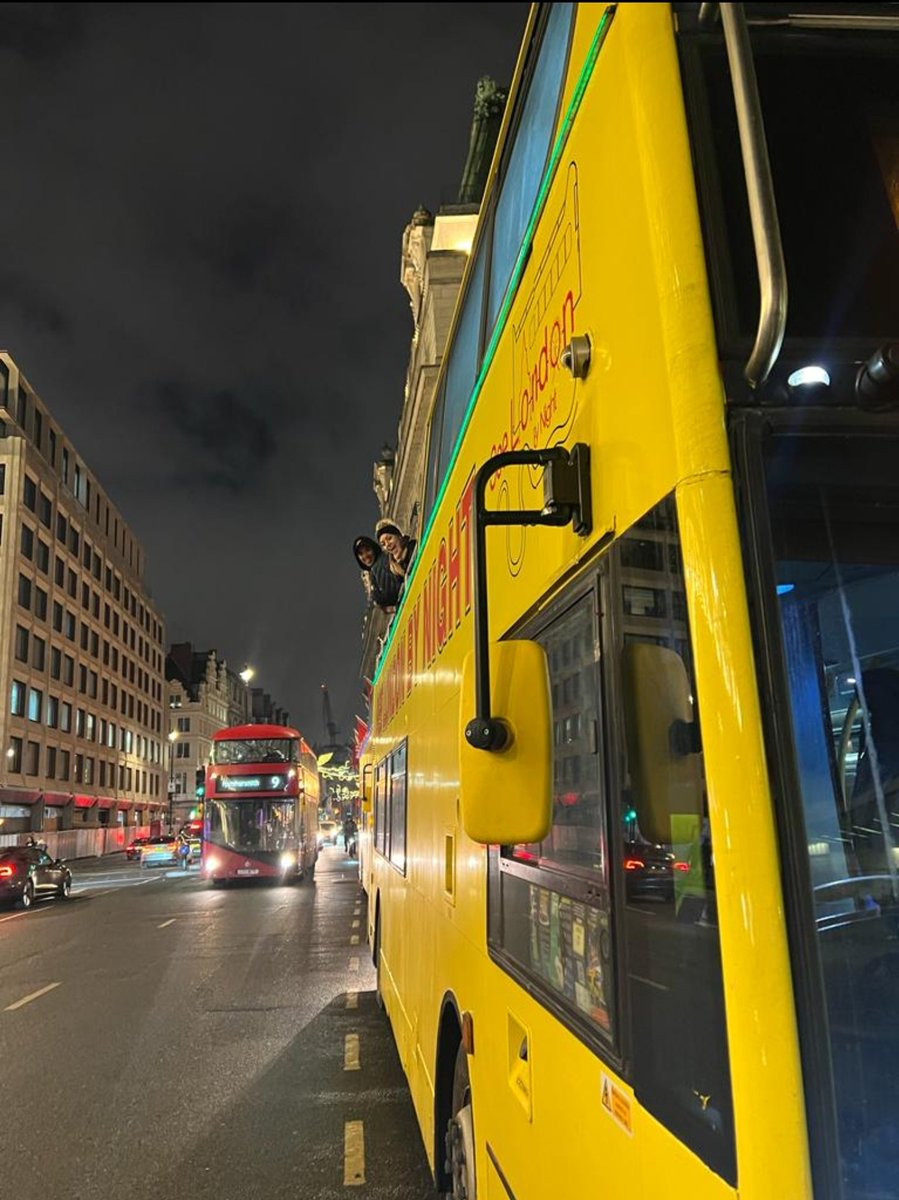 Wayne245's tweet photo. London bus tour, to see Christmas lights. Where were the Christmas lights? https://t.co/JhChq0kTJv