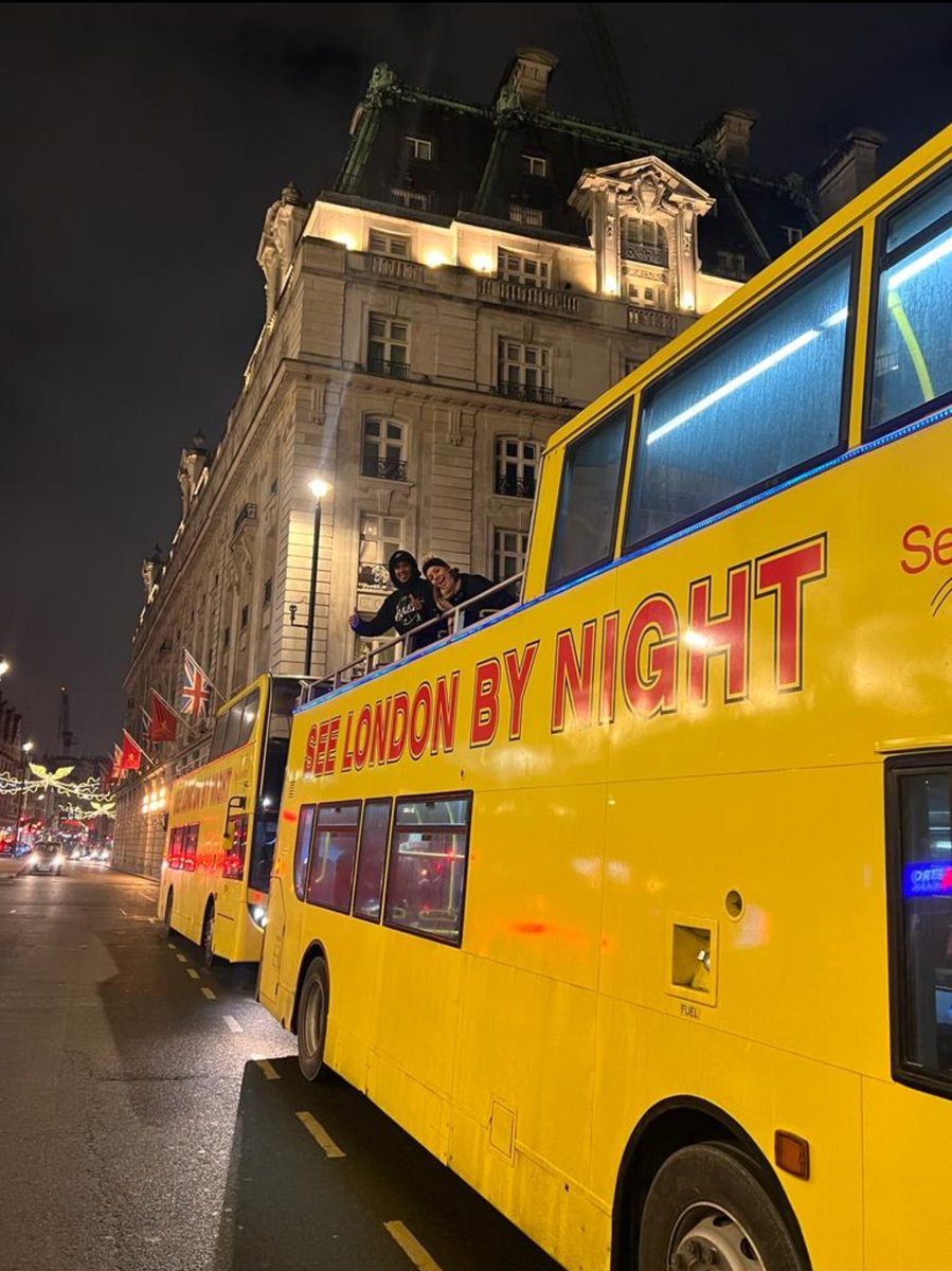 Wayne245's tweet photo. London bus tour, to see Christmas lights. Where were the Christmas lights? https://t.co/JhChq0kTJv