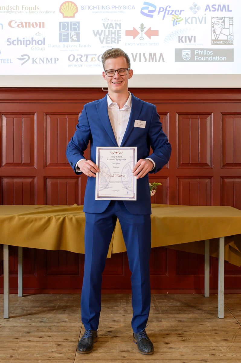 WUR's tweet photo. #Prijs 🏆 | Drie WUR-studenten zijn in de prijzen gevallen tijdens de Jong Talent Prijs-uitreikingen! De #KHMW belonen ieder jaar studenten voor hun wetenschappelijke prestaties. Benieuwd wat deze studenten onderscheid? 👉 https://t.co/KgaBdmTb0f https://t.co/TusStPnQcR