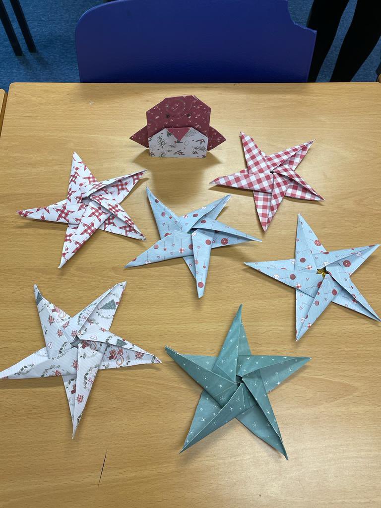 kesbathMaths's tweet photo. Merry ChristMaths from Year 8! https://t.co/tDfY3iNM9i
