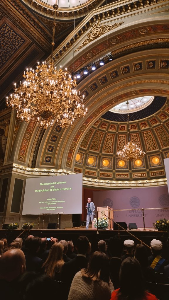 mmontonerin's tweet photo. Svante Pääbo presenting at @UU_University! 🦴💀🧬 #EvolutionaryGenomics https://t.co/BYwqecqIJm