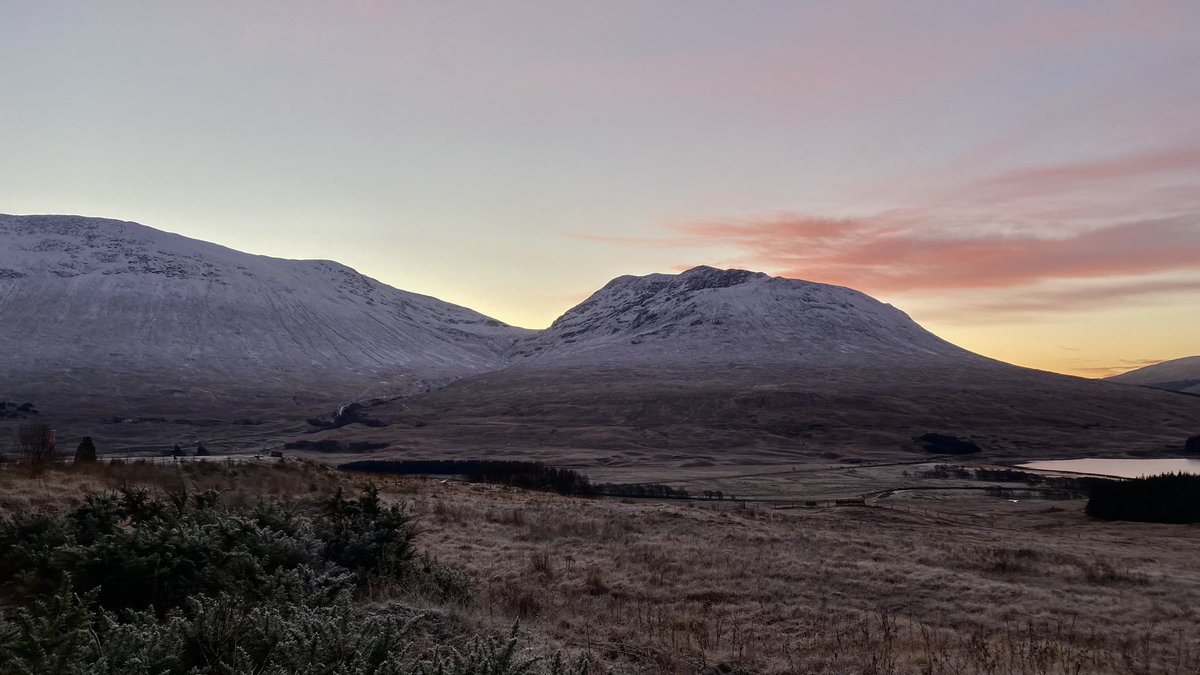 Yesterday mornings sunrise Scottish Highlands at -9 in the van🚐❄️love winter like these🧡🥶x @TisoOnline @ScotsMagazine @TrailMagazine @TGOMagazine @OrdnanceSurvey @ramblersscot @VisitScotland @Alpkit @harveymaps @BBCWthrWatchers #thinkwinter #vanlifeuk x