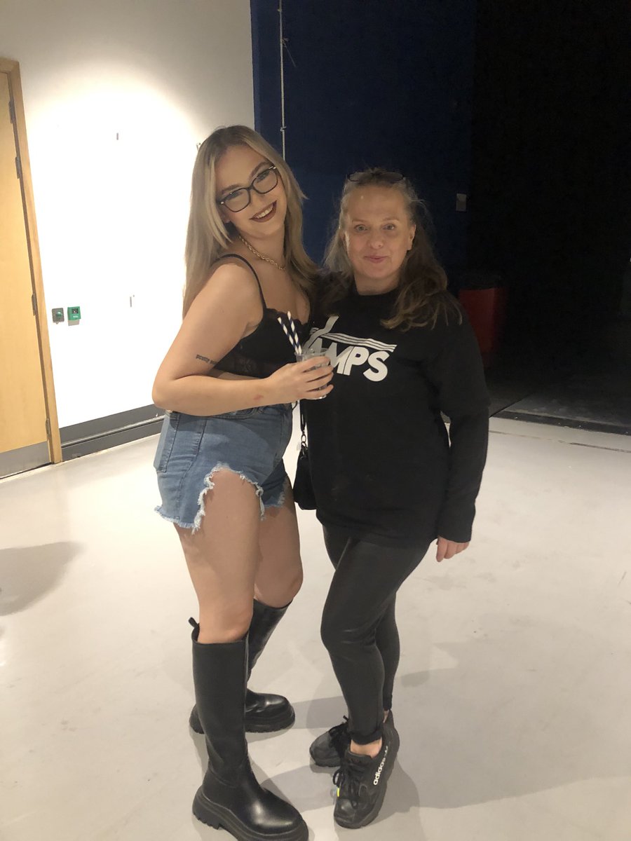 Elayne🎀 tweet media