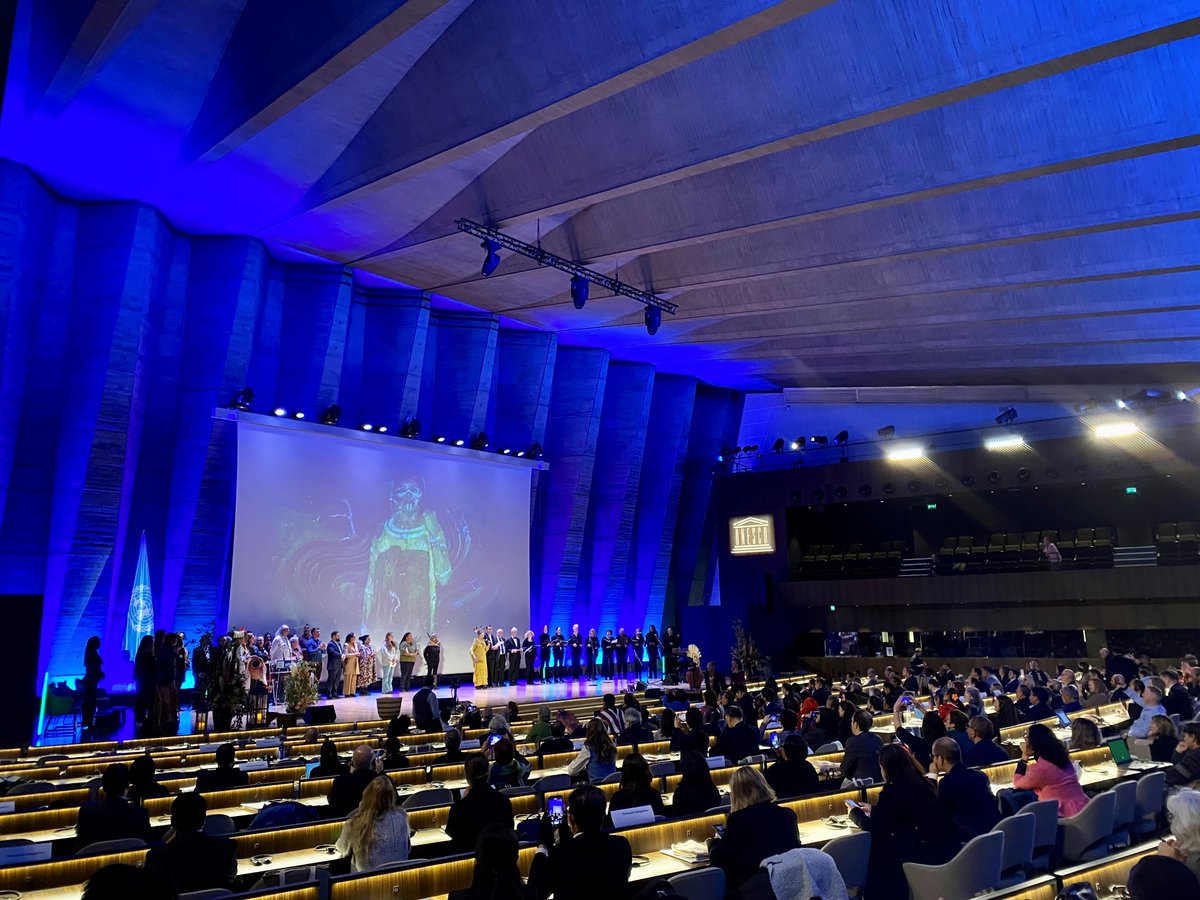 Lancement aujourd'hui à l'<a href="/UNESCO_fr/">UNESCO en français</a> de la Décennie internationale des langues autochtones!

Réunissant des centaines de participants de partout dans le monde, ce grand événement présente la richesse des cultures et langues autochtones, en vue de leur promotion et préservation.👏