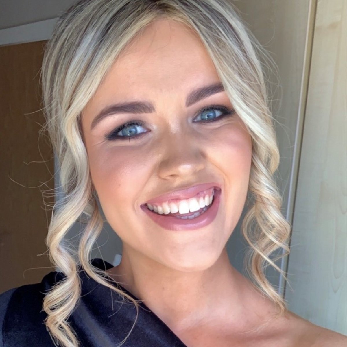 Congratulations to Megan Finan for winning an award sponsored by MediCare Pharmacy Group at the University of Ulster Pharmacy awards on Tuesday 29th Nov 2022. We wish Megan every success in her current Foundation Training! 👏 <a href="/UlsterUni/">Ulster University</a>