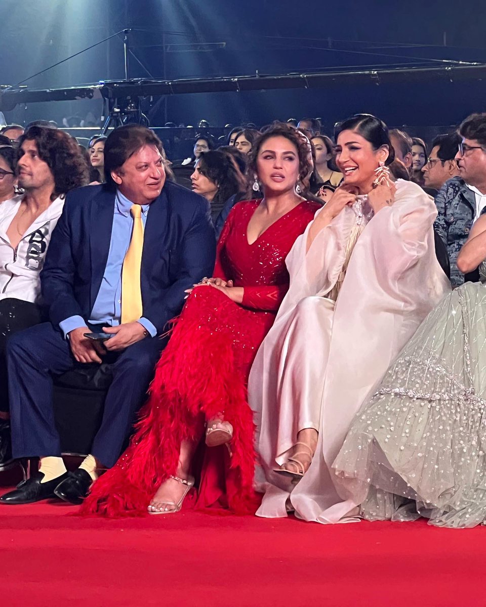TandonRaveena's tweet photo. Thank you #itaawards22 for th #scrollofhonour celebrating my contribution to Indian cinema.Thanks to my producers,directors,co stars,fans,all those been there with me on this amazing journey! And to who didn’t support me,wouldn’t have ever recognised my inner strength otherwise😁 https://t.co/332Ejw1c6a