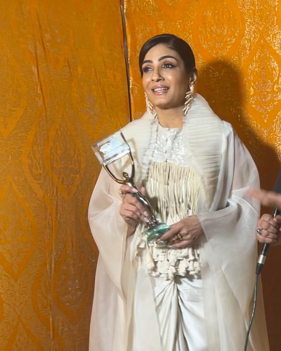 TandonRaveena's tweet photo. Thank you #itaawards22 for th #scrollofhonour celebrating my contribution to Indian cinema.Thanks to my producers,directors,co stars,fans,all those been there with me on this amazing journey! And to who didn’t support me,wouldn’t have ever recognised my inner strength otherwise😁 https://t.co/332Ejw1c6a
