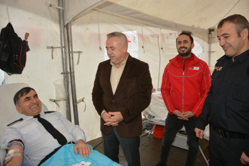 tccekmekoy's tweet photo. “Senin 15 Dakikan Başkasının Bir Ömrü Olsun”

Çekmeköy’de Gerçekleşen “Gönüllü Kan Bağışı” Seferberliğine Yoğun İlgi

https://t.co/GiIAVpXr4W

@AliYerlikaya @TC_istanbul https://t.co/TfkiQrWuwz