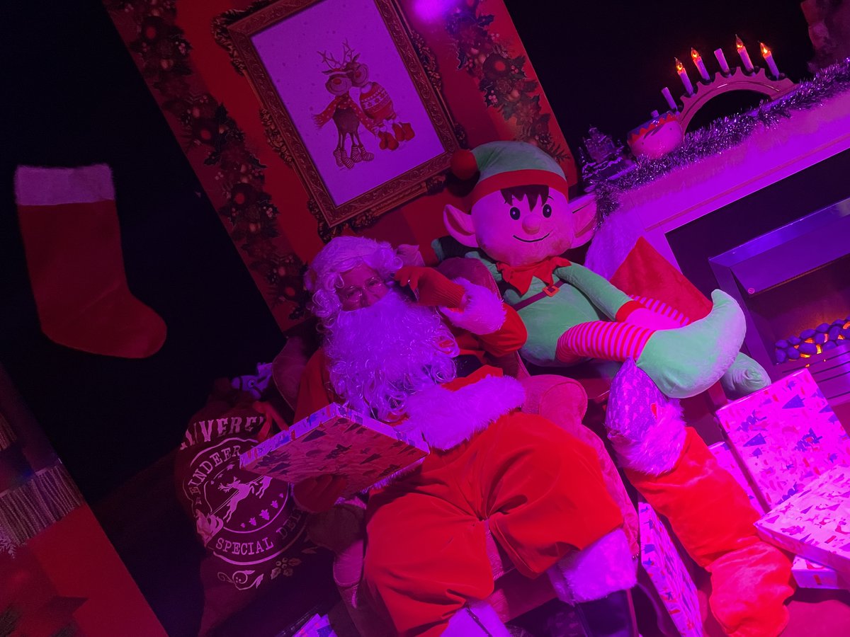 Santa is excited to be chatting to <a href="/DungerRob/">Rob Dunger</a> <a href="/felixstoweradio/">Felixstowe Radio</a> in 5 mins, live from his grotto in Trinity Park Ipswich. Listen for a chance to WIN one of 3 tickets to the #BigChristmasAdventure 17-21 Dec #Competitiontime