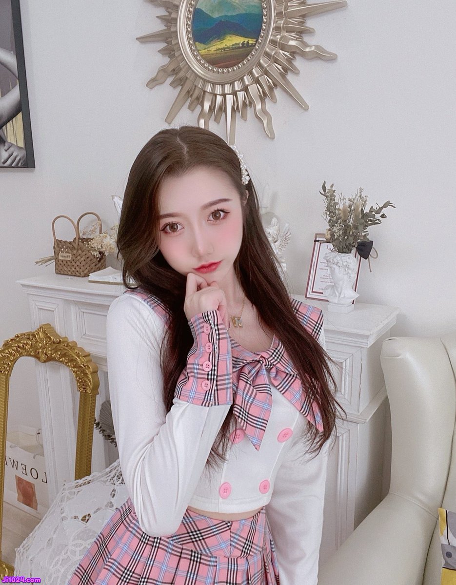 Ji1024com's tweet photo. 极图网·Ji站【纯欲女生】001期：https://t.co/D9IrS9iDj9
#美图 #美女图片 #清纯 #女友 #纯欲风 #性感 #美乳 #长腿 #身材 #瑜伽裤 #OL #街拍 #美腿 #跟拍 #高跟鞋 #白领 #包臀裙 https://t.co/MdUwh2a1KX