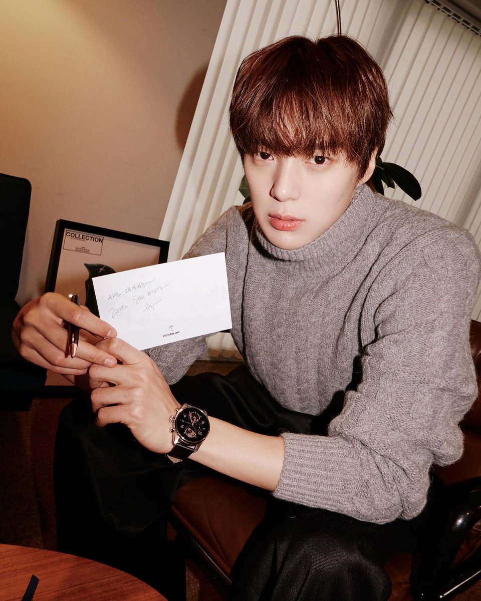 Minhyuk_Brasil's tweet photo. 📲 | • 221213 – Insta @/go5rae
"Nesse fim de ano, mostre seu apreço por seus entes queridos. #WriteWhy (Escreva porquê) e os diga o que eles significam para você. @/montblanc"
🔗Mhttps://www.instagram.com/p/CmGccxRSRLF/?igshid=YmMyMTA2M2Y= + https://t.co/d61RKSTctk