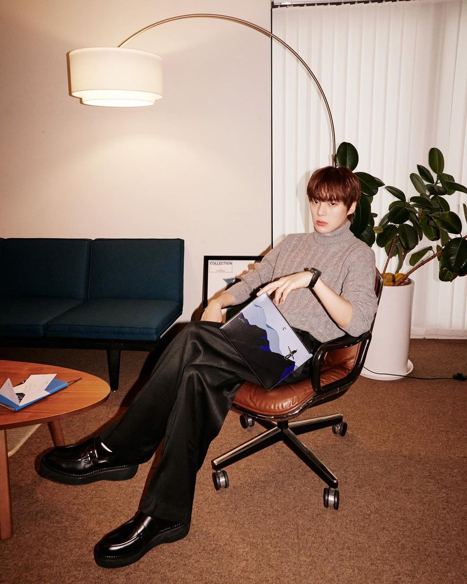 Minhyuk_Brasil's tweet photo. 📲 | • 221213 – Insta @/go5rae
"Nesse fim de ano, mostre seu apreço por seus entes queridos. #WriteWhy (Escreva porquê) e os diga o que eles significam para você. @/montblanc"
🔗Mhttps://www.instagram.com/p/CmGccxRSRLF/?igshid=YmMyMTA2M2Y= + https://t.co/d61RKSTctk