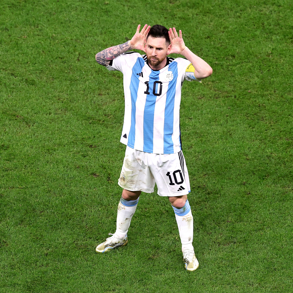 Diario SPORT (@sport) on Twitter photo <a href="/VALENRICH/">Valentí Enrich</a> #FIFAWorldCup
🧐 Este que celebra el primer gol de Messi con la selección argentina como si fuera suyo y lo abrazo como un hermano os suena, ¿no?
👂 ¡Os escucho!
📸 <a href="/VALENRICH/">Valentí Enrich</a> / EFE <a href="/VALENRICH/">Valentí Enrich</a> #FIFAWorldCup
🧐 Este que celebra el primer gol de Messi con la selección argentina como si fuera suyo y lo abrazo como un hermano os suena, ¿no?
👂 ¡Os escucho!
📸 <a href="/VALENRICH/">Valentí Enrich</a> / EFE