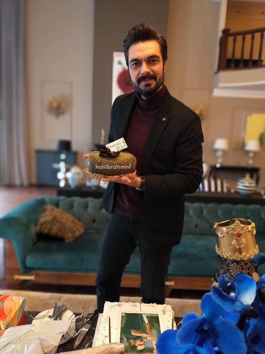 Ve tabi ki bu özel gününüzde sizi yalnız bırakmak istemedik🖤 Nice sağlıklı, huzur dolu yaşlara …

#HalilİbrahimCeyhan