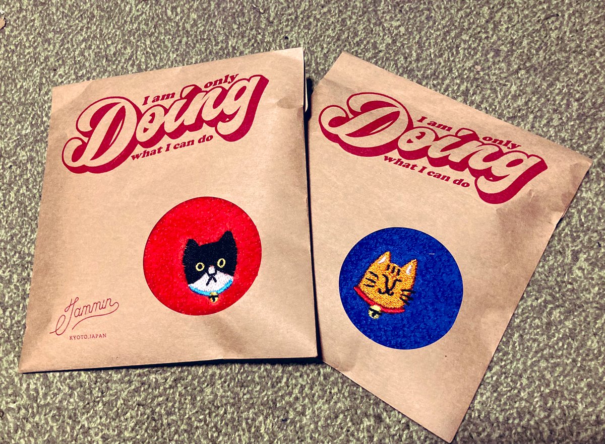 momochiyoco's tweet photo. 京都発チャリティーファッションブランドJAMMINさんの保護猫出身の看板ねこミヤちゃん&タミちゃんモチーフのタオルハンカチ届いた😻😻
お買い物がチャリティーになる仕組みを最初に考えた人、天才!
そして、かわら版が好き🥰
#JAMMIN
#DLOP
#チャリティー
#看板ねこ
#保護猫 https://t.co/tb9jpb0qHC