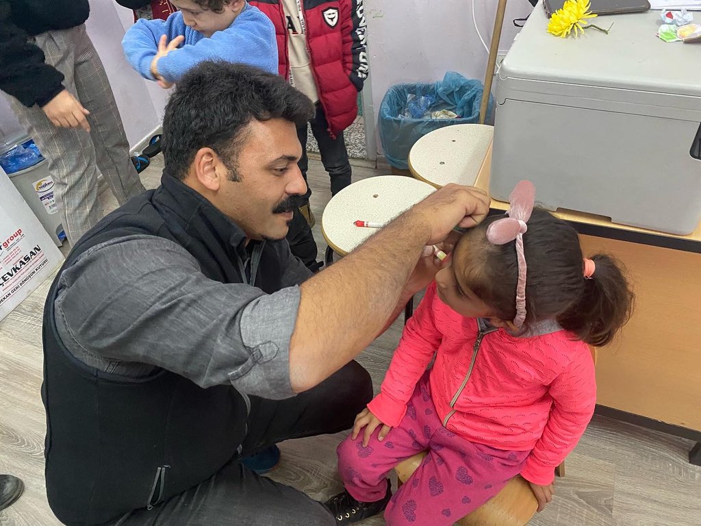 Gazişehir Öğrenci Meclisi ve Meslek Lisesi Öğrencileri Ailelerle Buluşuyor Projesiyle Kardeş Okul seçtiğimiz Yeniyazı İlk-Ortaokulunda; Mobilya alanımızda üretilen mobilyaların montajını yaptık,anasınıfı duvarlarını öğretmenlerimizle renklendirdik🎨🖍️🖌️🌞🪐🌎 <a href="/NizipilceMEM/">Nizip İlçe Milli Eğitim Müdürlüğü</a> @Cgnde