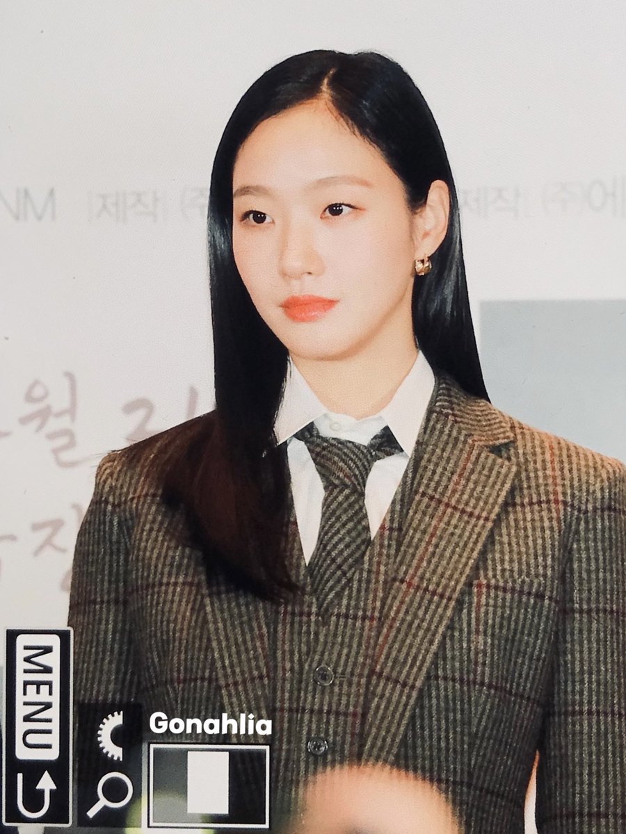 gonahlia's tweet photo. 221213 영웅 VIP 시사회

#김고은 #KimGoEun https://t.co/fS7MdMzbpT