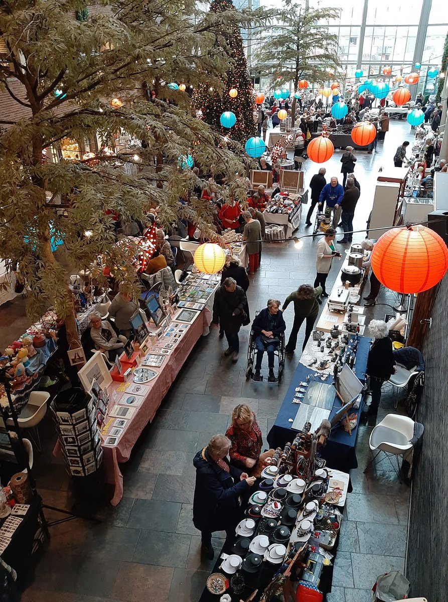 Op 16 december is in het Atrium van Ter Reede de kerstmarkt! 🎄 Van 10.00 tot 16.00 uur staan er verschillende kraampjes met allemaal leuke spulletjes en eten.

Zien we je daar?

#kerstmarkt #ouderenzorg #kerst