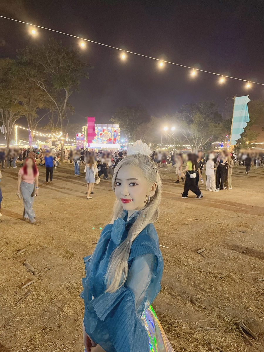 riona_hamamatsu's tweet photo. ライブ後に少しだけ
#BigMountainMusicFestival12 を回れたよ😍

本当に広くて、屋台もたくさんあって
もっといろいろ回ってみたかったな〜😊🥤

みんなの好きな屋台の食べ物は何〜？！🍉

#ALIEN #OakSoeKhant #PoshGirls
#파시걸스
#BMMF12 #PEPSI #ALLNEWBMMF 
#Thailand #タイ https://t.co/QPBSgzYUDS