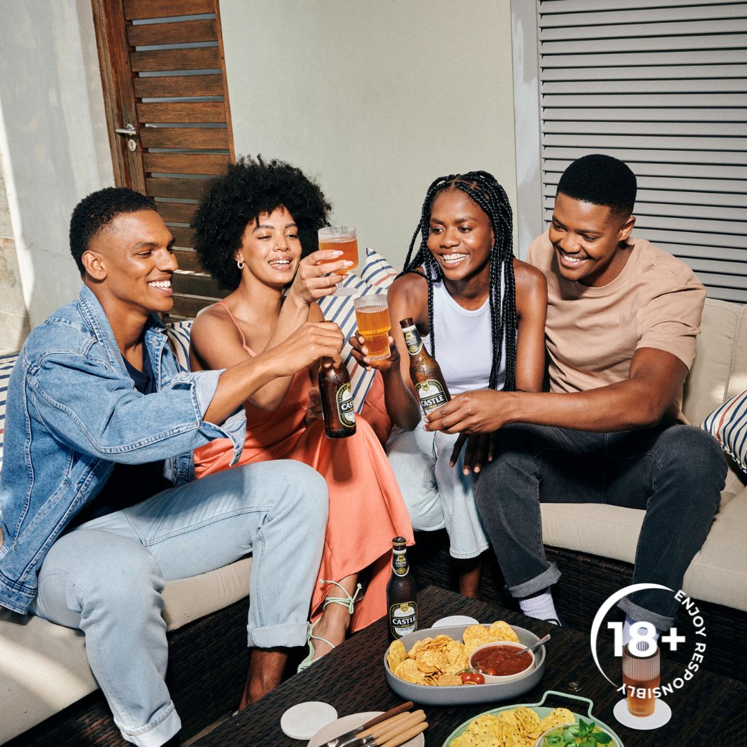 Let’s toast to tonight this #FreeFriday! 🍺 Quote Tweet with your favourite games to play with friends when chilling using #FreeToBe. 😀 castlefree.co.za