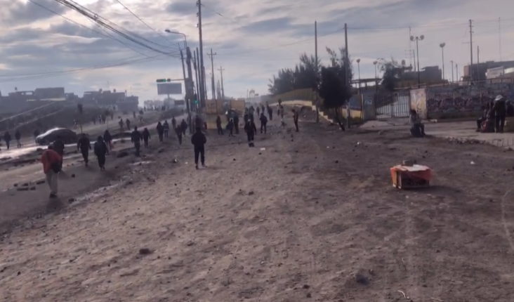 Quatrotv_pe's tweet photo. #Arequipa | Así se encuentra en estos momentos el puente Añashuayco, aún se encuentra despejado. https://t.co/iN4rfwGip3