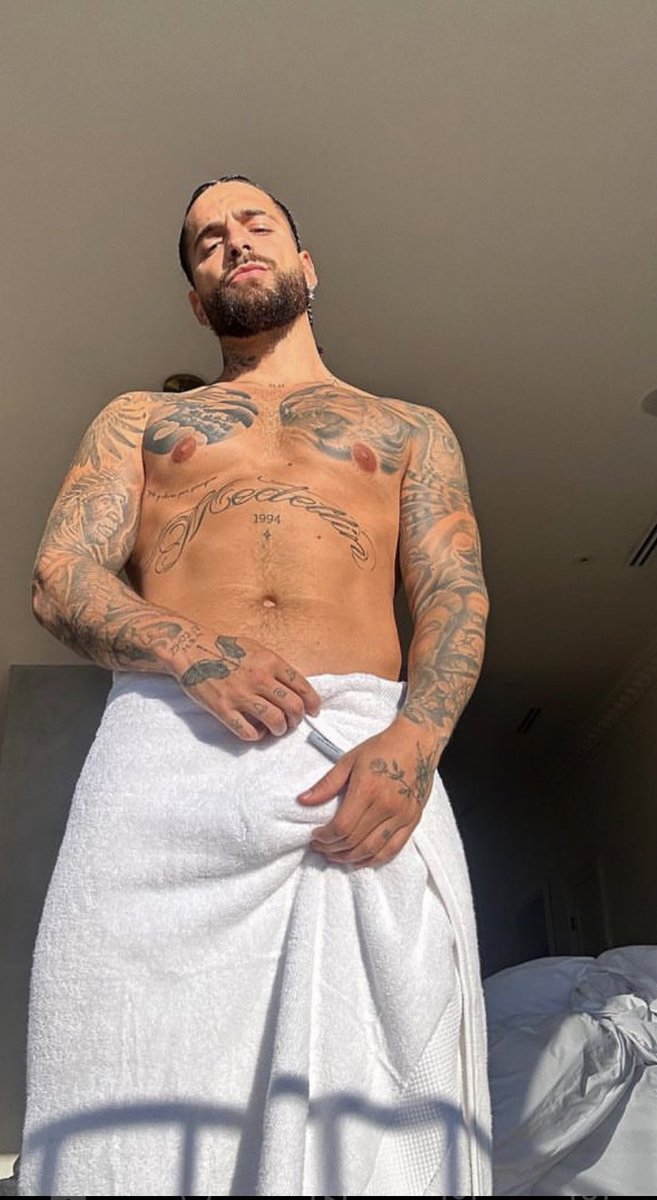 pedro239609's tweet photo. Que bonita vista tengo #Maluma https://t.co/jbftOaoKrg