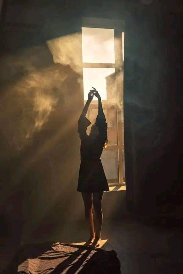 এমন এক জোড়া চোখের নজর আমার উপর পরুক, যে চোখ আমার জন্য অফুরন্ত সম্মান আর ভালোবাসায় ভরপুর থাকবে, যার চোখে আমি'ই সেরা!🦋🤎