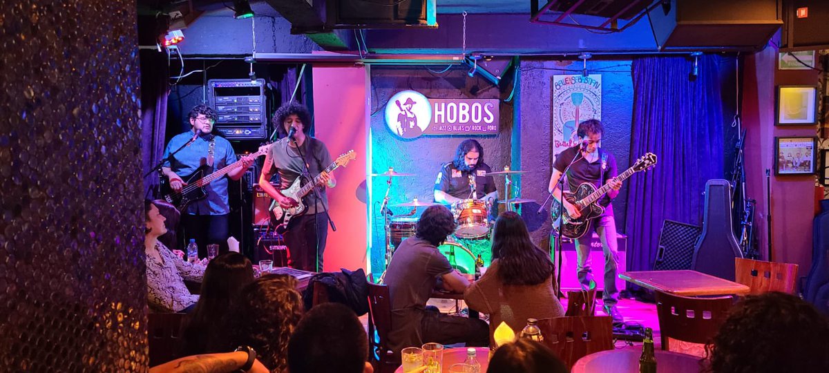 oficialdeymano's tweet photo. Fue un año intenso, con buenas y malas experiencias, hoy recordamos con alegría cada una de ellas, ya termina un ciclo y estamos listos para iniciar otro #rock #and #roll #musica #arte #artista #Diciembre2022 #Resistencia #resilience #adelante #vive #nobusques #encontraras https://t.co/YN3HyrGxbB