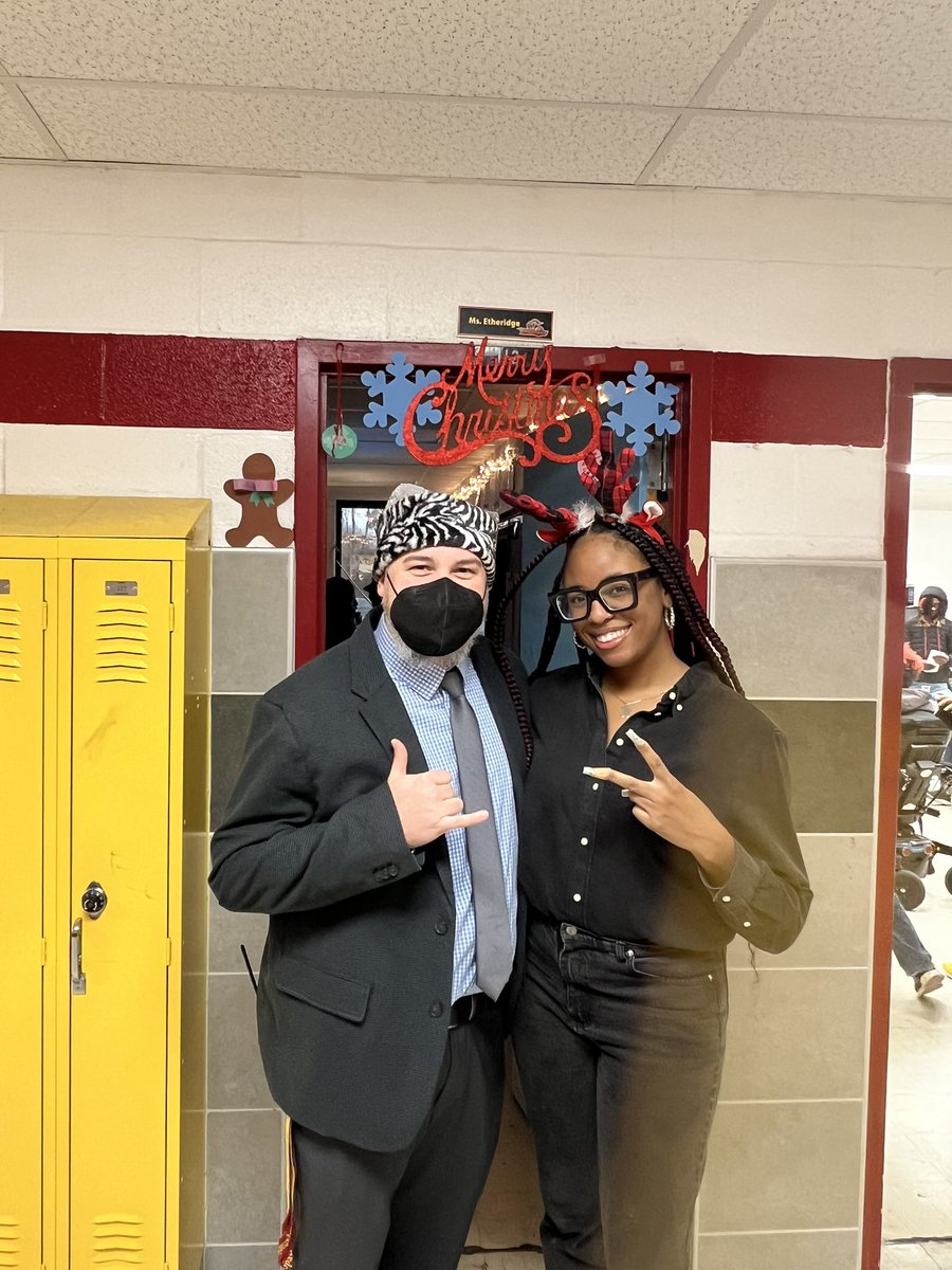 BenSymsMS's tweet photo. Happy Holiday Headwear Day!! We loved everyone’s looks! We can’t wait to see what everyone has tomorrow for Flannel Day!! #SpartanStrong #challengeacceptedlevelup #WeAreHCS #spiritweek https://t.co/56nE8A3Koi