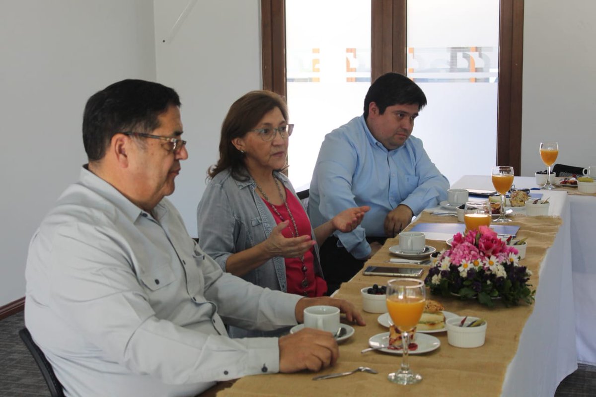 CChCChillan's tweet photo. El Consejo Asesor Empresarial CAE de @CChCChillan oficializó a nuevo presidente Jorge Figueroa, actual past presidente, terminando su período M.Eugenia Rojas.  La instancia, tiene como fin aportar a la enseñanza técnica profesional y formar capital humano del sector construcción. https://t.co/3XW7OxCSQ0