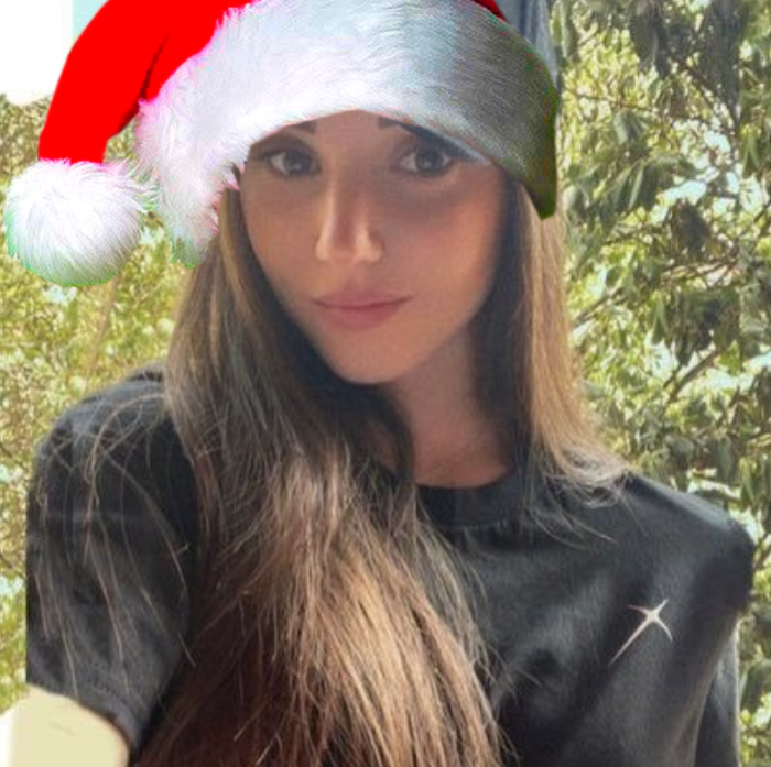 multiversxmas's tweet photo. Dear #xCommunity,

Today, please join us in celebrating a remarkable woman who has been supporting creators in the @ElrondNetwork with her expertise as community builder and founder of @WhaleyNFTs since Day 1! 🦸‍♀️

Happy birthday, @valem997!🎂

#MultiversXmas #xMas https://t.co/wzBeH2HyJV