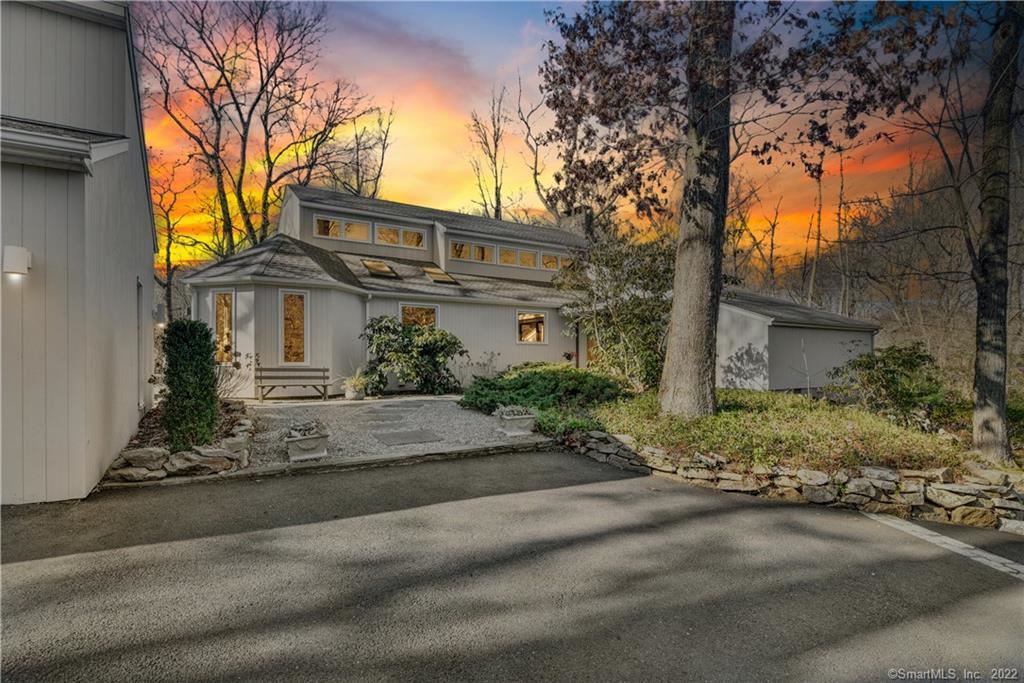 LauraSigg's tweet photo. Check out this listing! 612 Laurel Road, New Canaan, CT, 06840 

$1,550,000 | 3 Beds | 4 Baths | 3274 sq. ft.

Contact me for more details! https://t.co/DUJXgyBmqY https://t.co/dVbFJFypA9