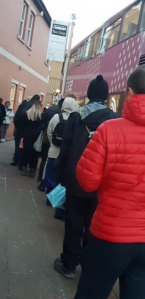 dinkylolo's tweet photo. @FirstManchester @AndyBurnhamGM @JoPlattLeigh #TFGM 
this is VANTAGE service stop 1 Hospital site 4.05pm to Leigh
bus full before it left site...what hope is there for people in Manchester city centre. Not near enough buses at peak times! And needed or the full route Not part! https://t.co/18Qdeefkmo