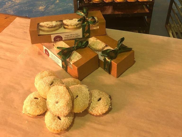 FFMSW6's tweet photo. Take a look at these organic, handmade mince pies by our resident baker @astonsbread ! We’ve been in love with their breads and pastries since the day we opened, so it was no surprise how good these festive delights were when we bit into them on Sunday! https://t.co/bW6LN83sWN