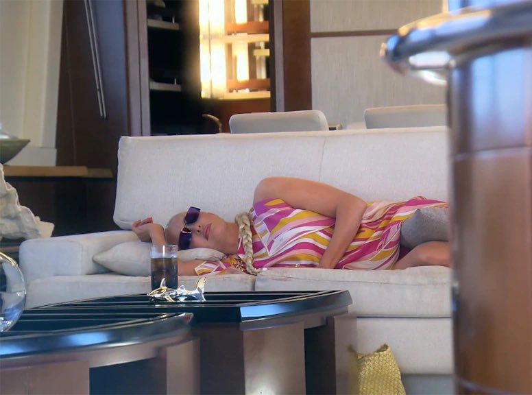 woke_stan's tweet photo. One got drunk, had a nap and minded her business and was called an alcoholic.

The other got drunk, physically attacked people, threw their personal belongings and is being called “entertaining” 

The hypocrisy in the housewives fandom is uncanny #rhobh #rhoslc https://t.co/qsrJ7WX2V4