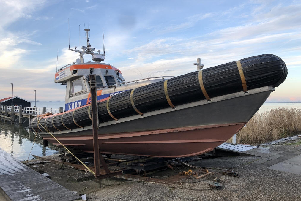 MarkerNews's tweet photo. KNRM reddingboot 'Frans Verkade' op de helling
https://t.co/H89EnV3tLd #Marken #reddingboot #KNRMMarken @KNRM #helling #winter #Havenbuurt #MarkerHaven #ValentijnKlasse https://t.co/8hKAh3A4le