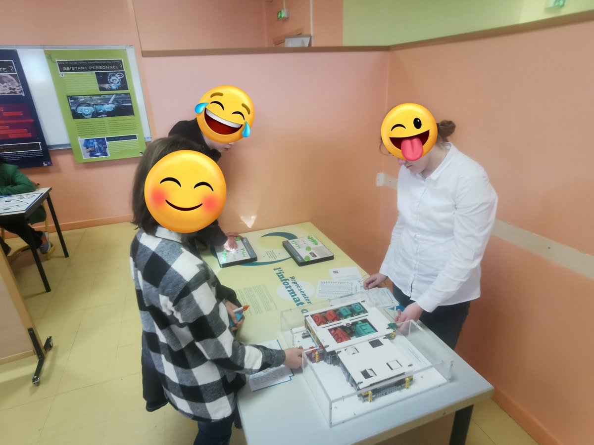 Play572's tweet image. De l&apos;homo-numericus au citoyen numerique&quot;... Maîtriser le numérique pour ne pas le subir ! Immersion des collégiens du @CousteauCreutz 🤖 @LPOJullyStAvold @LauricellaMeli1 @Inria_Nancy @MoselleCD57