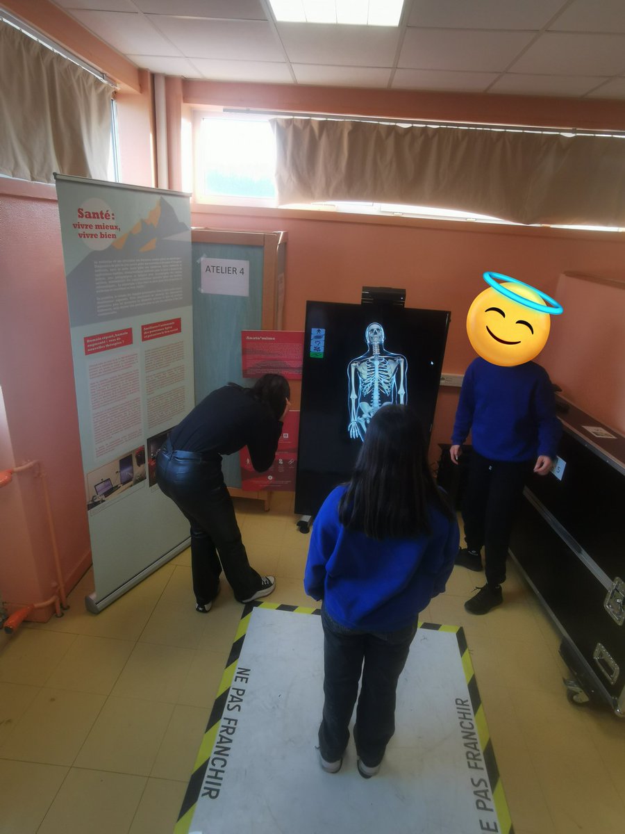 Play572's tweet image. De l&apos;homo-numericus au citoyen numerique&quot;... Maîtriser le numérique pour ne pas le subir ! Immersion des collégiens du @CousteauCreutz 🤖 @LPOJullyStAvold @LauricellaMeli1 @Inria_Nancy @MoselleCD57