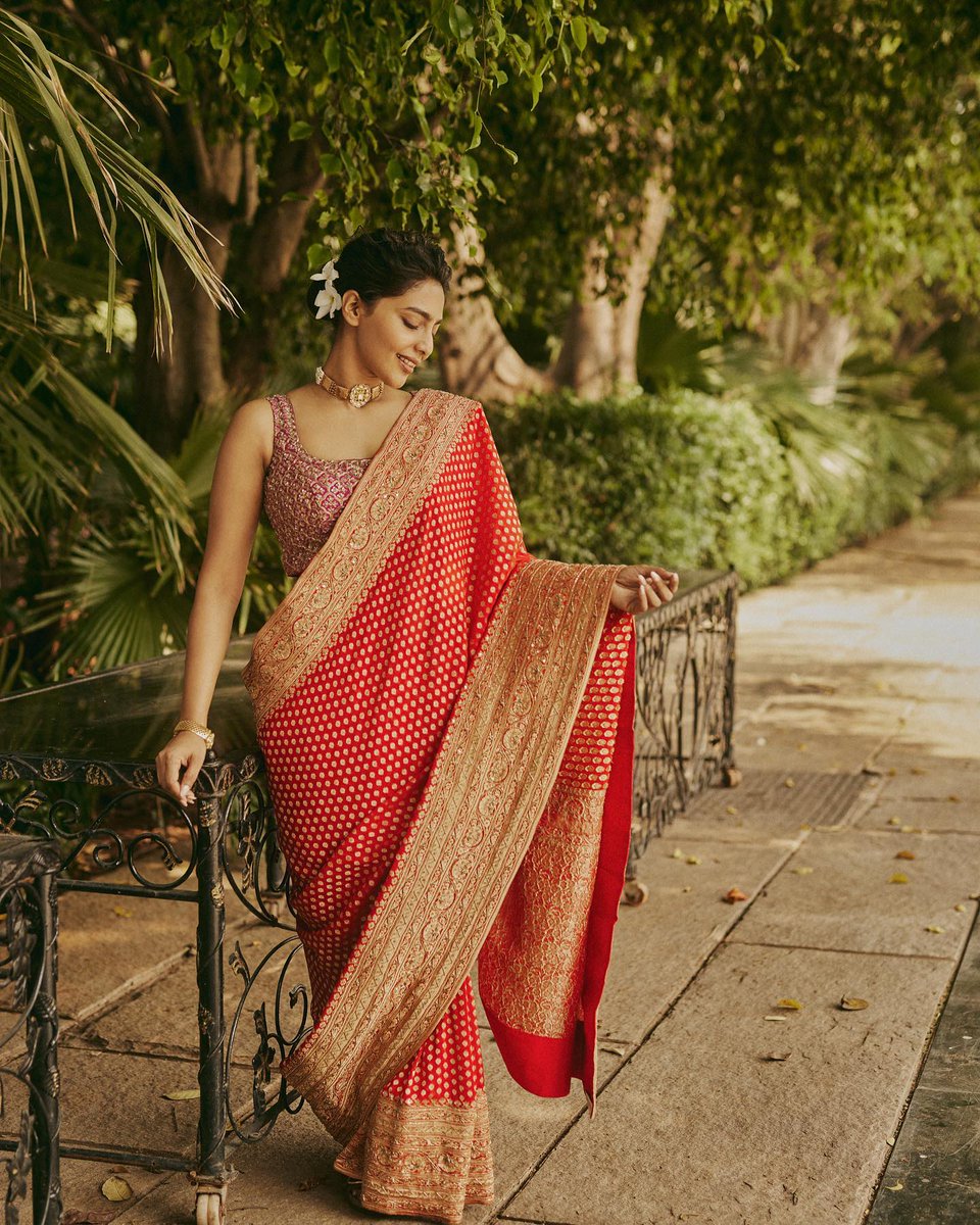 kolly_web's tweet photo. #aishu...so pretty..💫❣️

#kollyweb #actress #actresslife #ActressGallery #stunning #outfit #beautiful #beautifulactress #love #kollywood #indiancinema #instadaily #instagood #fashion #style #stylish #stunning #cute  #fashion https://t.co/k79Fbr1tP7