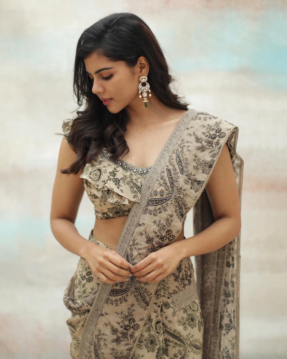 kolly_web's tweet photo. Kalyani Priyadarshan..... gorgeous 💫🥰

#kollyweb #actress #actresslife #ActressGallery #stunning #outfit #beautiful #beautifulactress #love #kollywood #indiancinema #instadaily #instagood #fashion #style #stylish #stunning #cute  #fashion https://t.co/wZjPzsUnAO