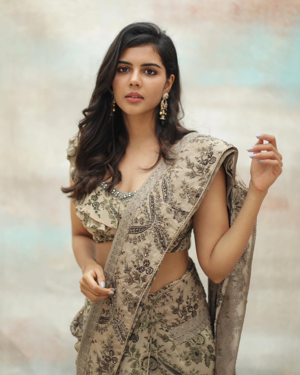 kolly_web's tweet photo. Kalyani Priyadarshan..... gorgeous 💫🥰

#kollyweb #actress #actresslife #ActressGallery #stunning #outfit #beautiful #beautifulactress #love #kollywood #indiancinema #instadaily #instagood #fashion #style #stylish #stunning #cute  #fashion https://t.co/wZjPzsUnAO