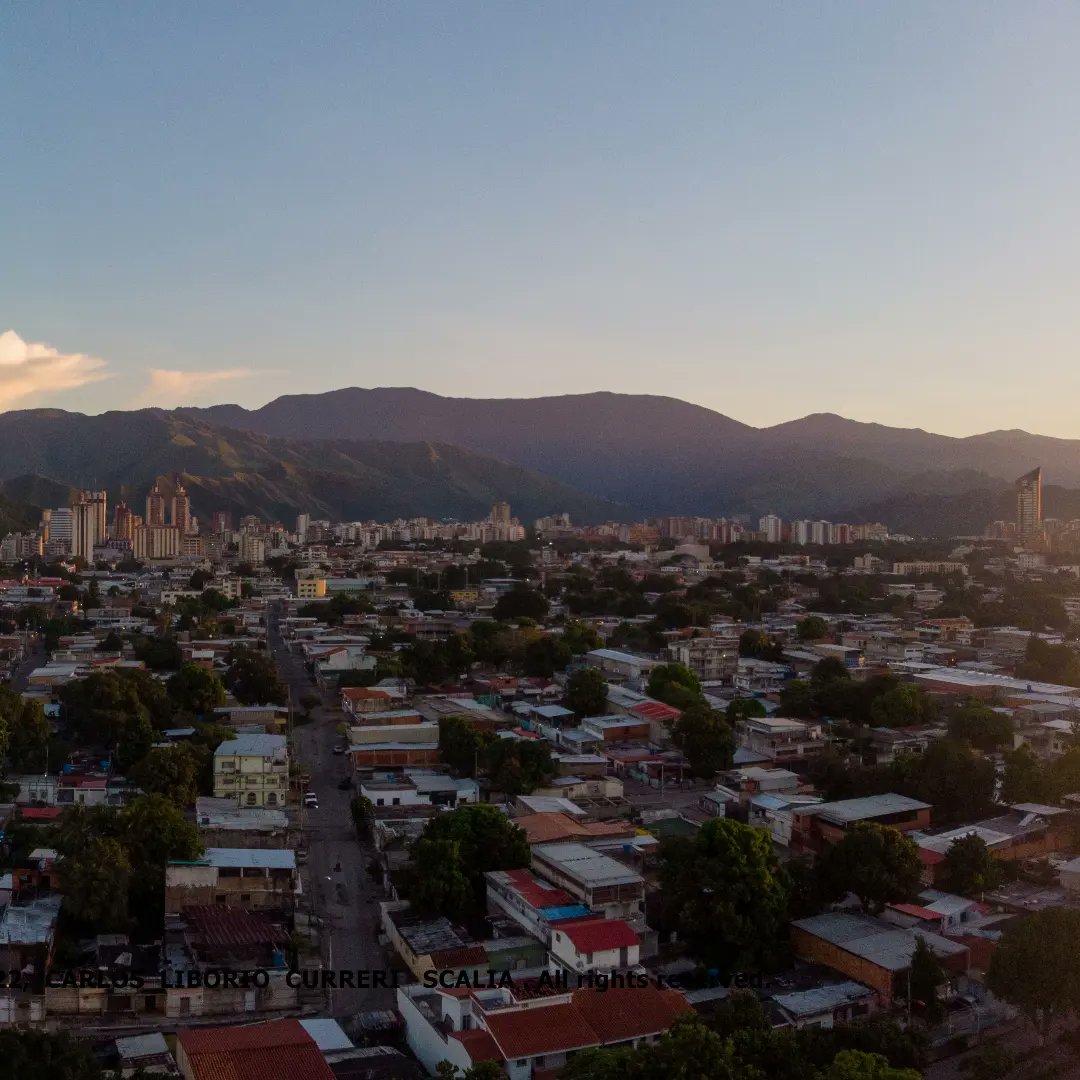 carlitox20's tweet photo. #maracay #aragua #venezuela #amanecer #montañas #mointain #urbanphotography https://t.co/VIffT3CBWD