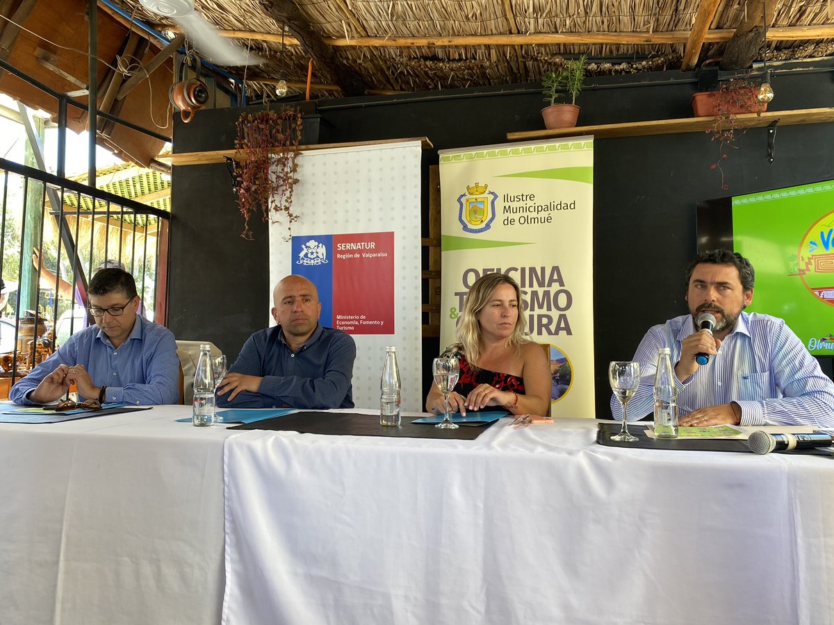 ValparaisoReg's tweet image. #Actividades | ¡hoy inició la temporada estival en #Olmué! Y lo celebramos junto a @OlmueComunica, @sernatur_valpo y la Cámara de Turismo, con una muestra artesanal y gastronómica local en el restaurant Che Fabián ubicado en la Plaza de Los Caballos de la comuna 🙌🏼