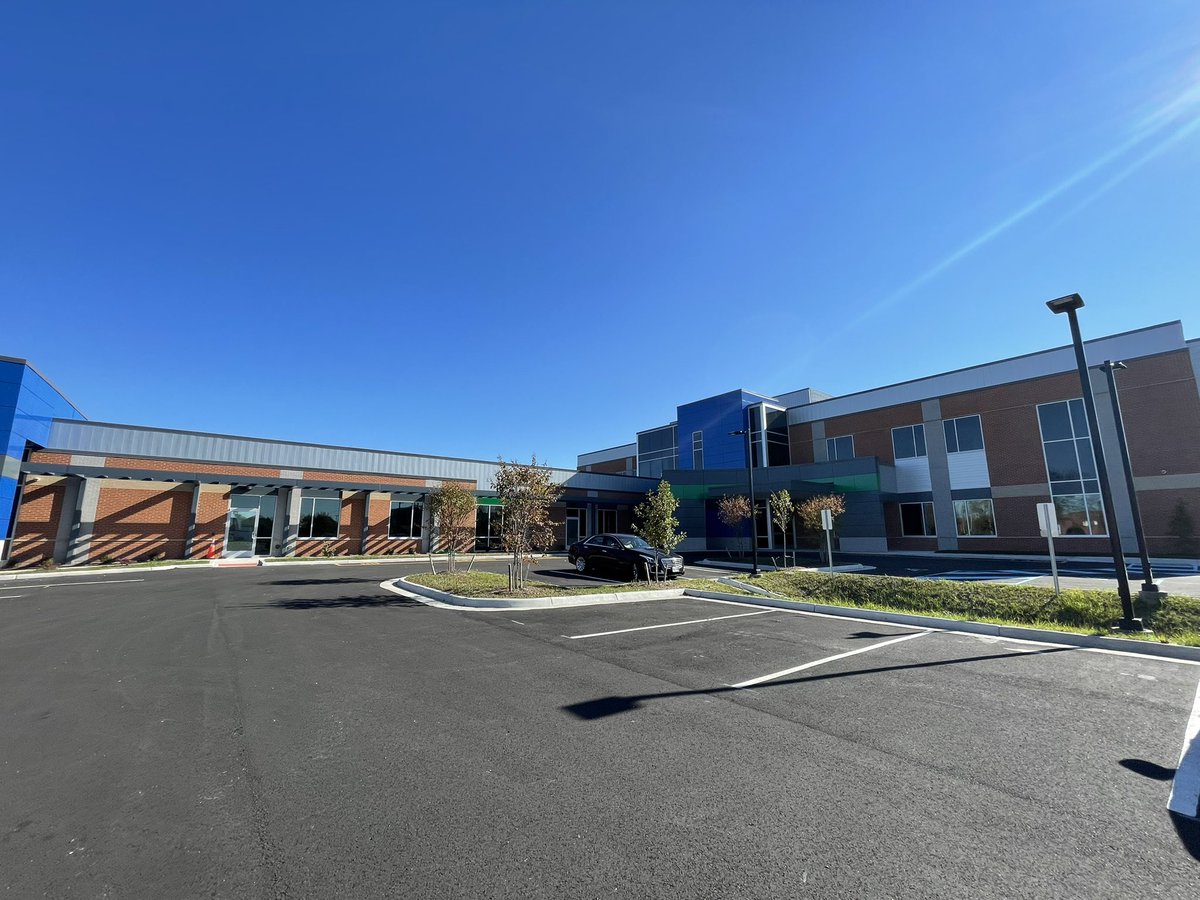 HRChealthcenter's tweet photo. It was a celebration for the BRAND NEW Willis Wellness Center’s first Medical and Dental patients‼️🎉🎊🥳

Our new building is officially open at 1541 High Street in Portsmouth and we are ready to help! Be sure to schedule your appointment today! 757-393-6363 https://t.co/tBX6tlEH7o
