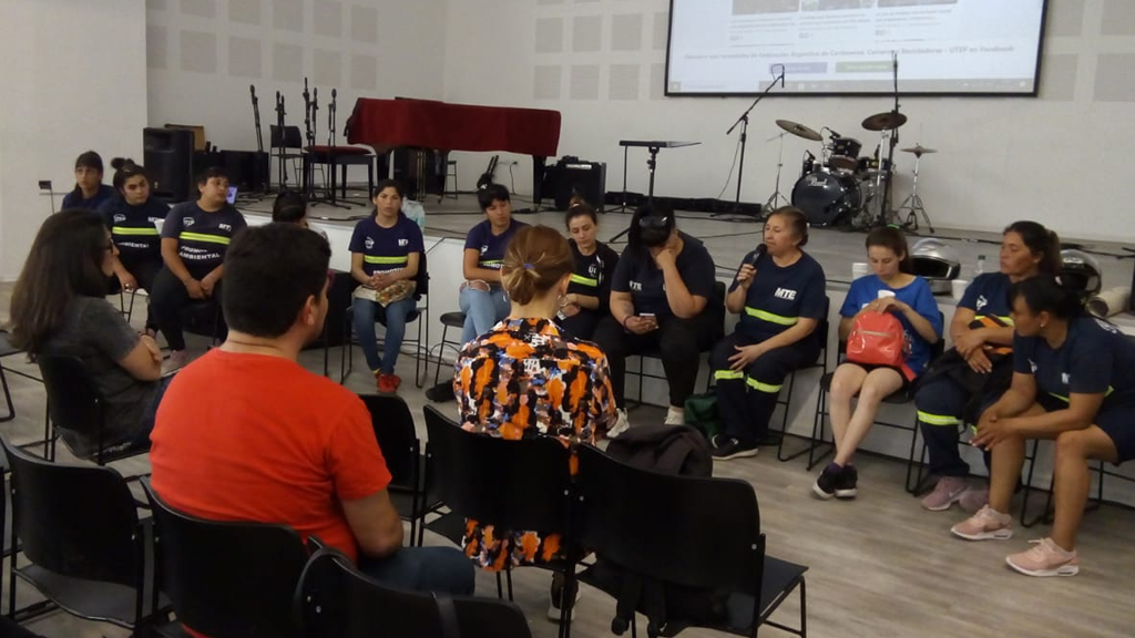 LiceoUNLP's tweet photo. Participación del Extenso del @bbaunlp: 
Estudiantes, docentes y nodocentes del #LiceoVM fueron parte de este evento institucional donde se visibilizan y se promueven actividades de extensión. Se presentaron los proyectos del colegio. #UNLP #Extensión 

🌐https://t.co/2sRgNxxBmZ https://t.co/VjdOsNQZBp