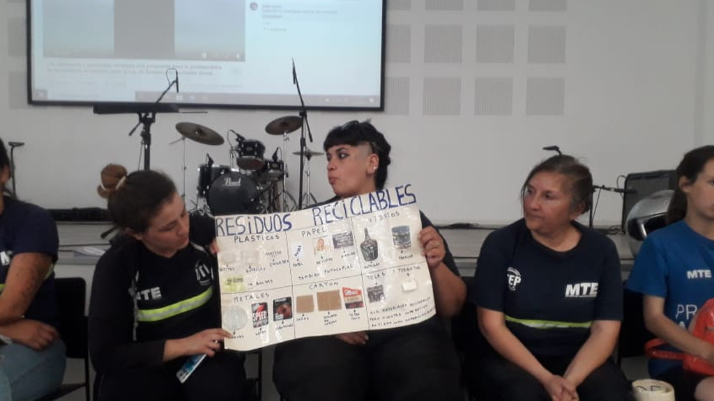 Participación del Extenso del <a href="/bbaunlp/">Bachillerato de Bellas Artes UNLP</a>: 
Estudiantes, docentes y nodocentes del #LiceoVM fueron parte de este evento institucional donde se visibilizan y se promueven actividades de extensión. Se presentaron los proyectos del colegio. #UNLP #Extensión 

🌐bit.ly/3PnT1iB
